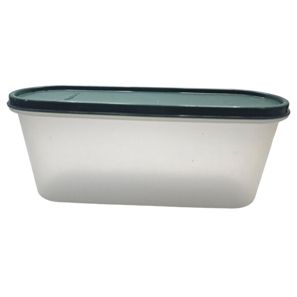 Tupperware Oval Container 2 Quart with Forest Green Seal Lid 2400A-1 - Picture 1 of 5